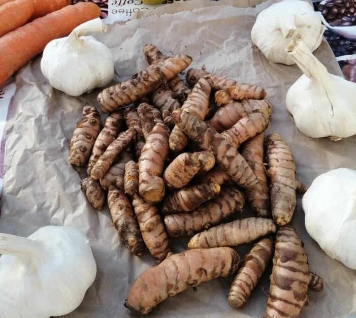 Image of turmeric, garlic and other ingredients to make a fire cider